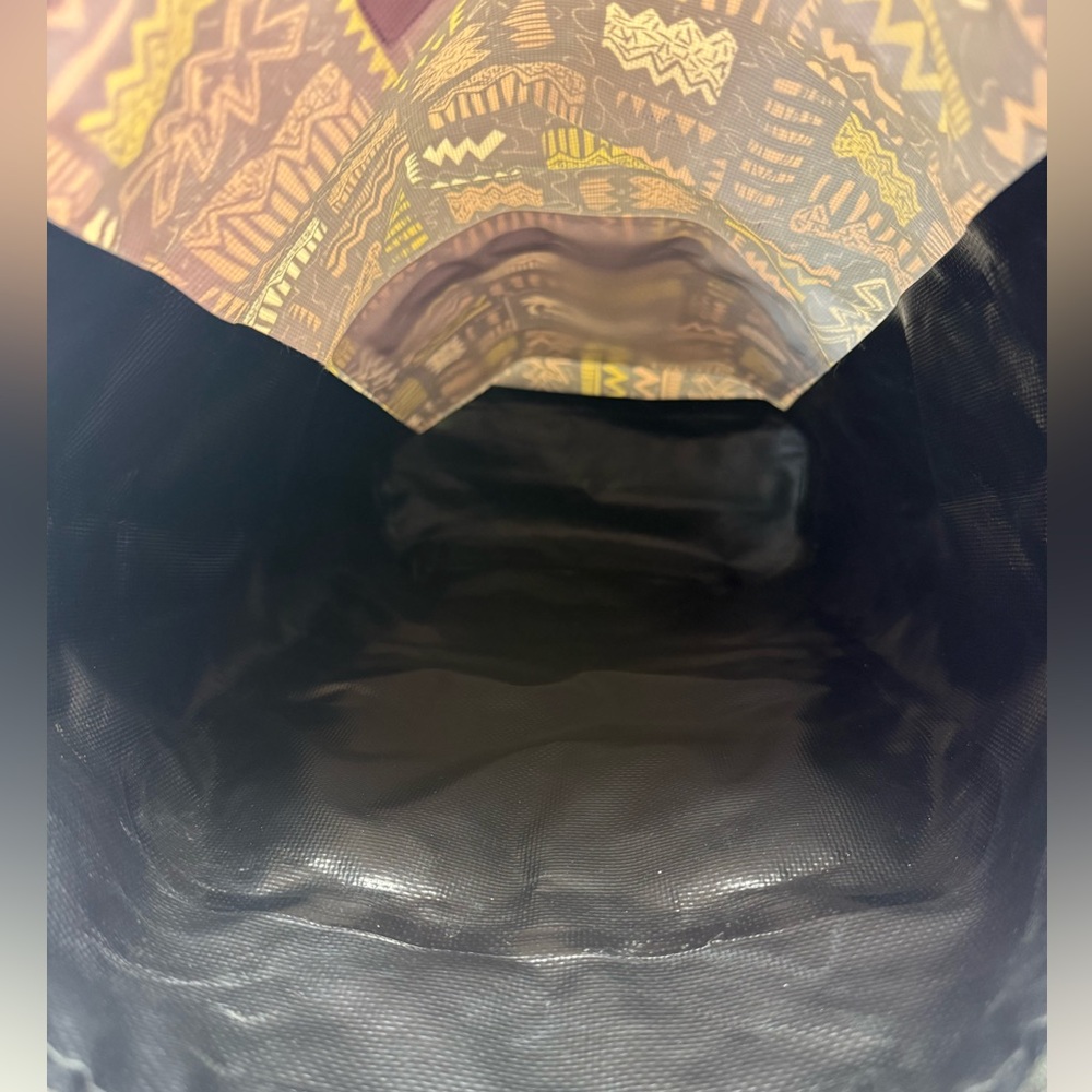 Local Motion Hawai’i Black and Brown Patterned Waterproof Bag - Picture 15 of 15